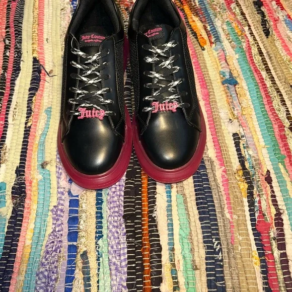 Juicy Couture 🩷🖤Black and Pink Sneakers - Picture 4 of 4